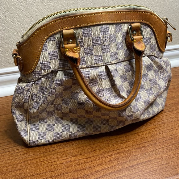 LOUIS VUITTON BAG